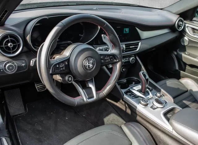 Alfa Romeo Giulia Giulia 2.0 T 280 CV AT8 AWD Q4 Compe. - Foto 6