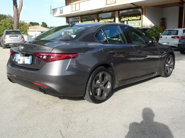 Alfa Romeo Giulia 2.2 Turbodiesel 190 CV AT8 Sprint - Foto 5