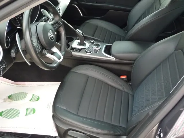 Alfa Romeo Giulia 2.2 Turbodiesel 190 CV AT8 Sprint - Foto 9