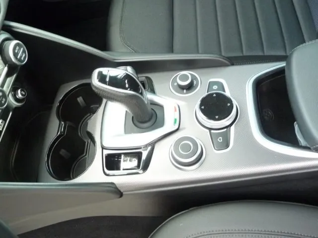 Alfa Romeo Giulia 2.2 Turbodiesel 190 CV AT8 Sprint - Foto 11