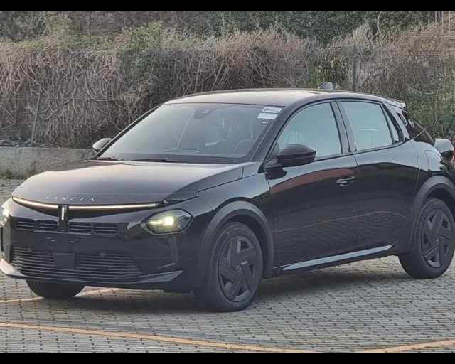 Lancia Ypsilon Nuova  Ibrida My24 Nuova  1.2 100cv Ibrida - Foto 1