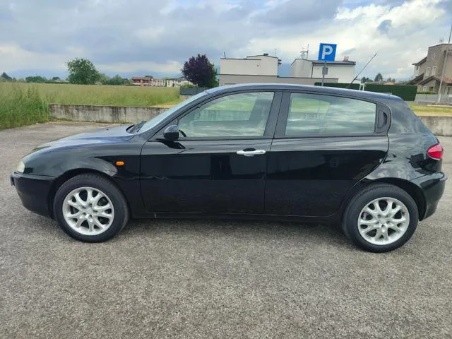 Alfa Romeo 147 147 1.9 JTD 16V 5p. Distinctive - Foto 3