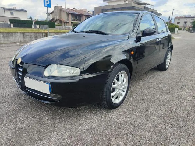 Alfa Romeo 147 147 1.9 JTD 16V 5p. Distinctive - Foto 4