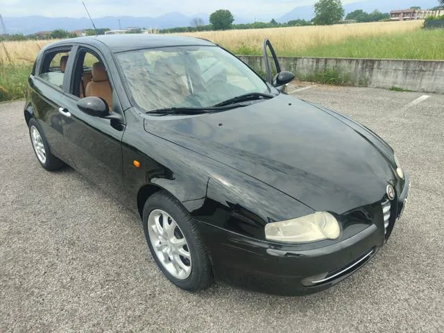 Alfa Romeo 147 147 1.9 JTD 16V 5p. Distinctive - Foto 10