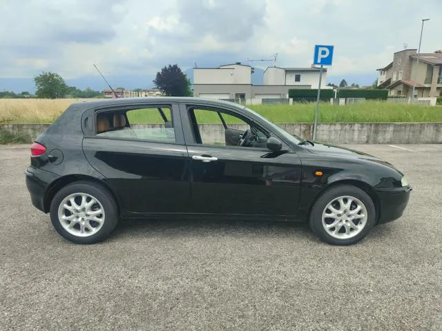 Alfa Romeo 147 147 1.9 JTD 16V 5p. Distinctive - Foto 11