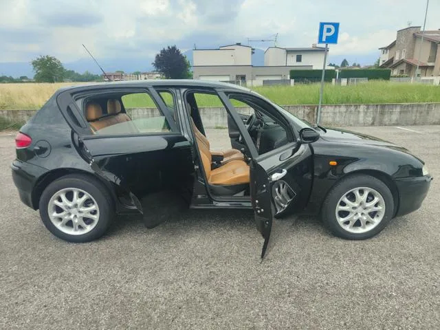Alfa Romeo 147 147 1.9 JTD 16V 5p. Distinctive - Foto 13