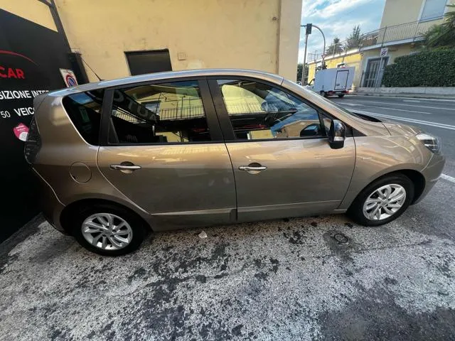 Renault Scenic Scénic XMod dCi 110 CV EDC Limited - Foto 4