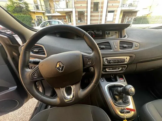 Renault Scenic Scénic XMod dCi 110 CV EDC Limited - Foto 9