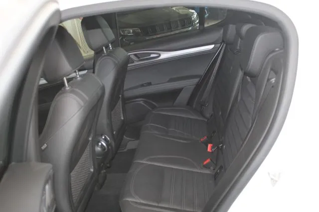 Alfa Romeo Stelvio Stelvio 2.2 T.diesel 210CV AT8 Q4 Veloce - Foto 9