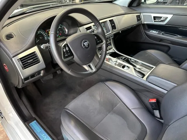 Jaguar XF 2.2 D 200 CV Luxury - 18