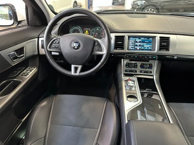 Jaguar XF 2.2 D 200 CV Luxury - 18