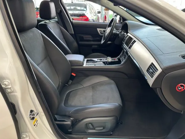 Jaguar XF 2.2 D 200 CV Luxury - 18