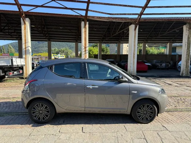 Lancia Ypsilon 1.0 FireFly 5 porte S&S Hybrid Ecochic Gold - Foto 8