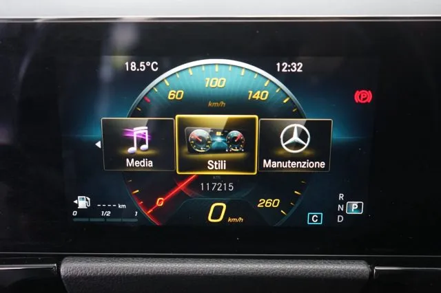 Mercedes-Benz GLA 180 d Automatic Business UFFICIALE UNIPROP. - Foto 9