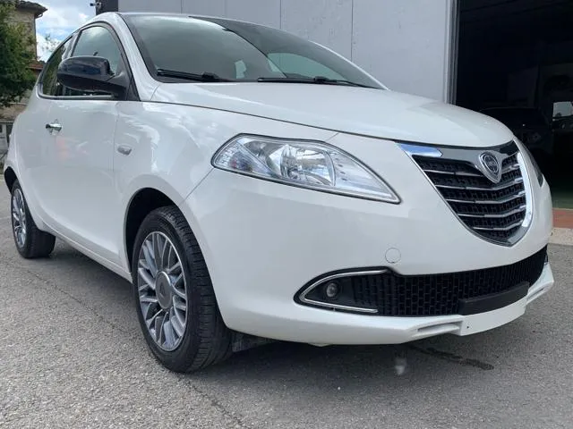 Lancia Ypsilon Ypsilon 1.2 69 CV 5p. Silver - Foto 2