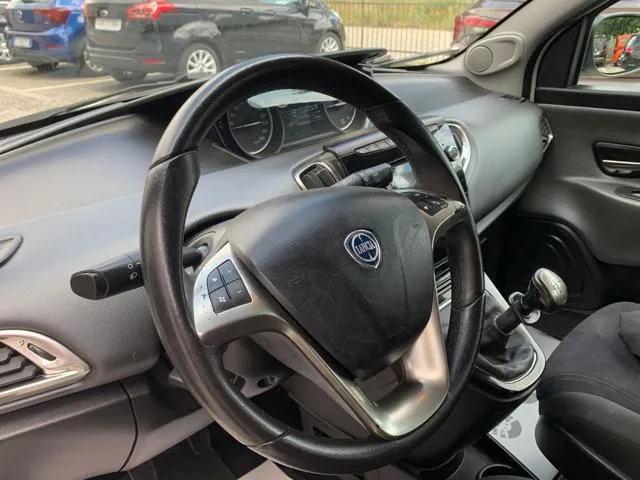 Lancia Ypsilon Ypsilon 1.2 69 CV 5p. Silver - Foto 9