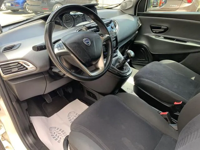Lancia Ypsilon Ypsilon 1.2 69 CV 5p. Silver - Foto 11