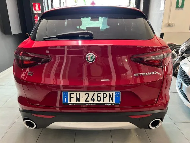 Alfa Romeo Stelvio Stelvio 2.2 T.diesel 210 CV AT8 Q4 Exec. - Foto 6