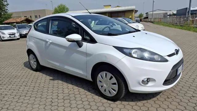 Ford Fiesta 1.6 TDCi  ADATTA NEOPATENTATI - Foto 1