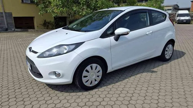 Ford Fiesta 1.6 TDCi  ADATTA NEOPATENTATI - Foto 2