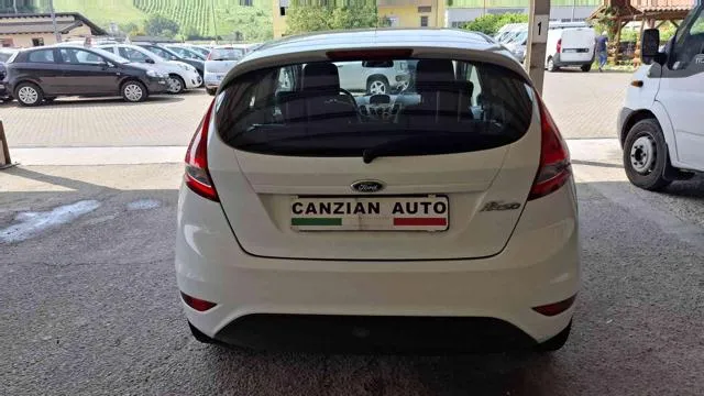 Ford Fiesta 1.6 TDCi  ADATTA NEOPATENTATI - Foto 8