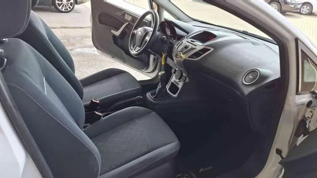 Ford Fiesta 1.6 TDCi  ADATTA NEOPATENTATI - Foto 10