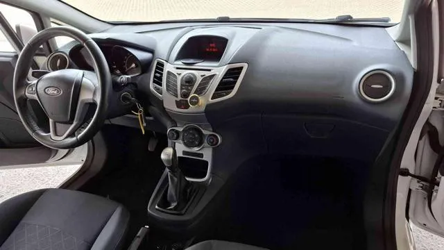 Ford Fiesta 1.6 TDCi  ADATTA NEOPATENTATI - Foto 11