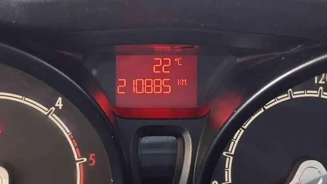 Ford Fiesta 1.6 TDCi  ADATTA NEOPATENTATI - Foto 13
