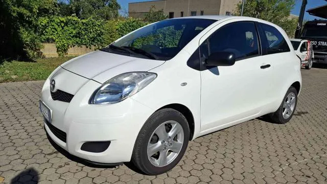 Toyota Yaris 1.0 3 porte Now UNICO PROPRIETARIO - Foto 2