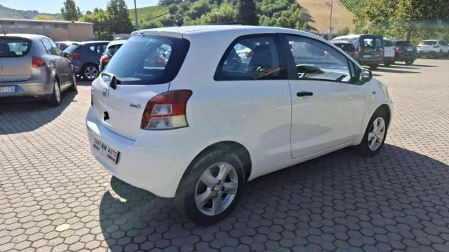 Toyota Yaris 1.0 3 porte Now UNICO PROPRIETARIO - Foto 3