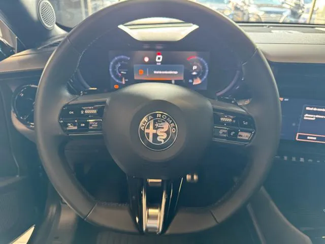 Alfa Romeo Junior 1.2 136 CV Hybrid eDCT6 Speciale - Foto 8