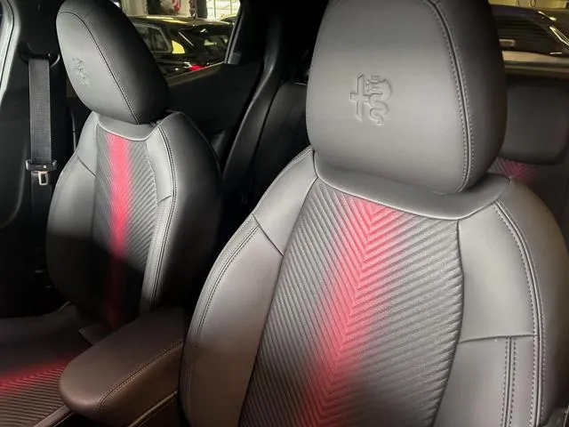 Alfa Romeo Junior 1.2 136 CV Hybrid eDCT6 Speciale - Foto 13