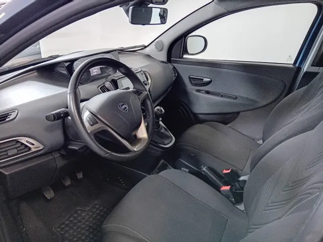 Lancia Ypsilon 1.0 FireFly S&S Hybrid Ecochic Gold PROMO SUMMER - Foto 9