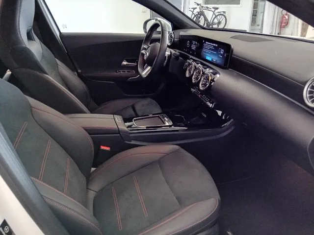 Mercedes-Benz A 200 d Automatic AMG Line Premium Plus OFFERTA PROMO - Foto 11