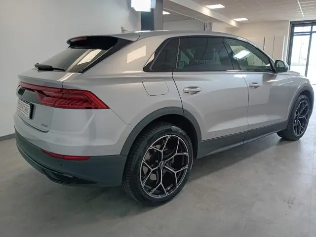 Audi Q8 55 TFSI quattro tiptronic Sport 22