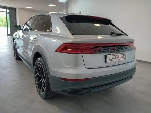 Audi Q8 55 TFSI quattro tiptronic Sport 22
