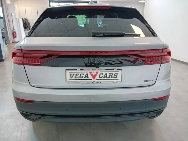 Audi Q8 55 TFSI quattro tiptronic Sport 22