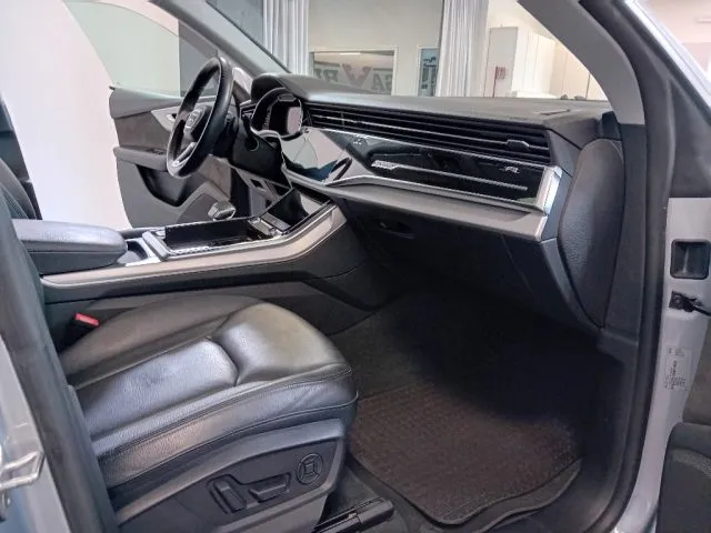 Audi Q8 55 TFSI quattro tiptronic Sport 22