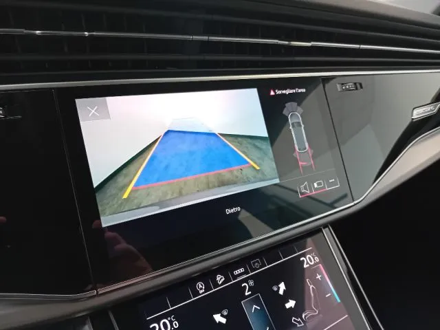 Audi Q8 55 TFSI quattro tiptronic Sport 22