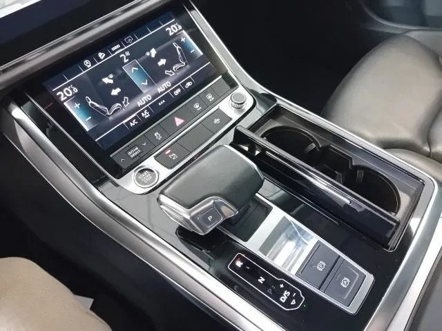 Audi Q8 55 TFSI quattro tiptronic Sport 22