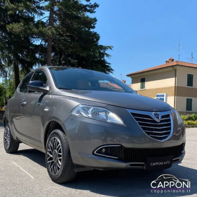 Lancia Ypsilon Ypsilon 0.9 T.Air 85CV 5p. Met.Ec. Elle - Foto 2