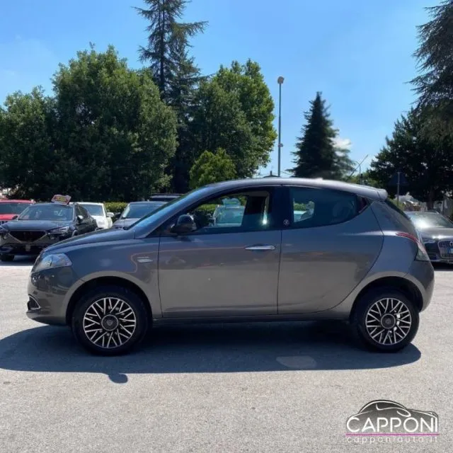 Lancia Ypsilon Ypsilon 0.9 T.Air 85CV 5p. Met.Ec. Elle - Foto 3