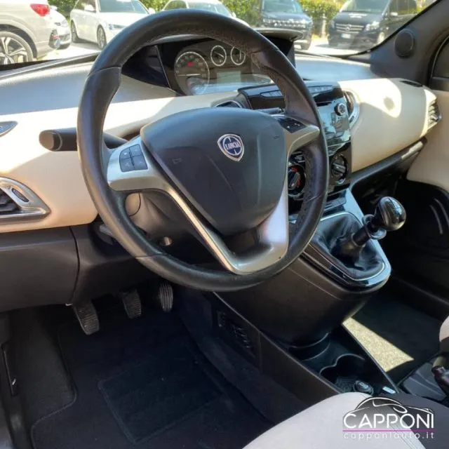 Lancia Ypsilon Ypsilon 0.9 T.Air 85CV 5p. Met.Ec. Elle - Foto 9