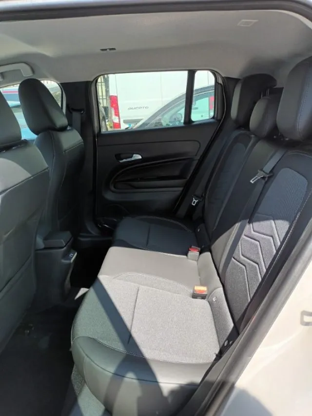 Jeep Avenger 1200 MHEV SUMMIT 110 CV AUTOM BICOLOR PACK WINTER - Foto 6