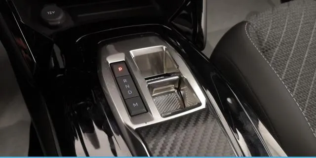 Peugeot 2008 Hybrid 145 e-DCS6 Allure - Foto 11