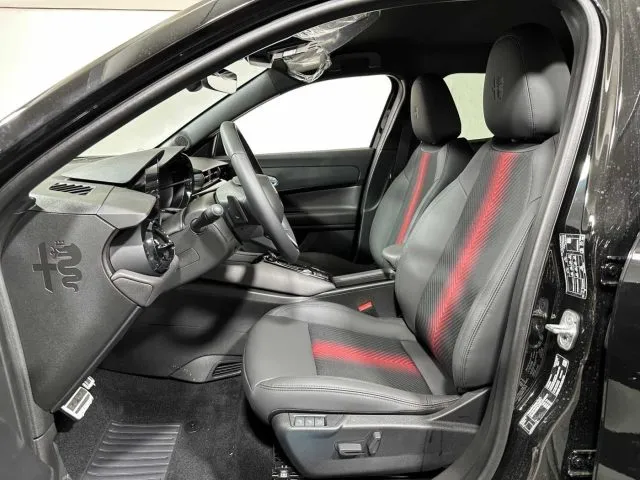 Alfa Romeo Junior 1.2 145 CV Hybrid eDCT6 Q4 - Foto 10