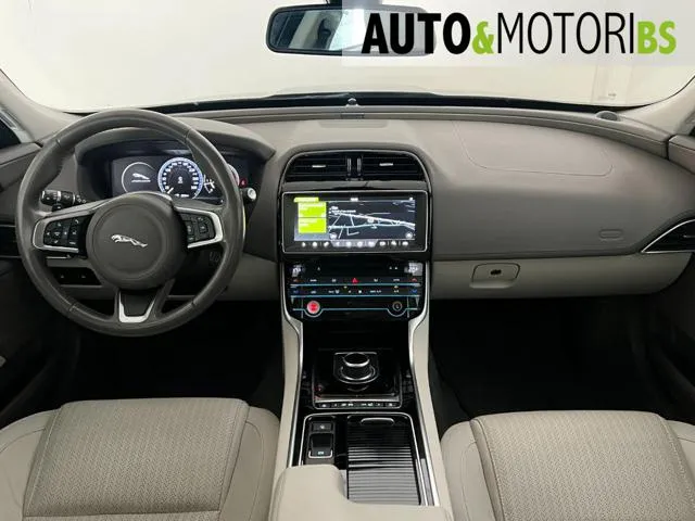 Jaguar XE 2.0 D 240 CV AWD aut. Portfolio - Foto 10