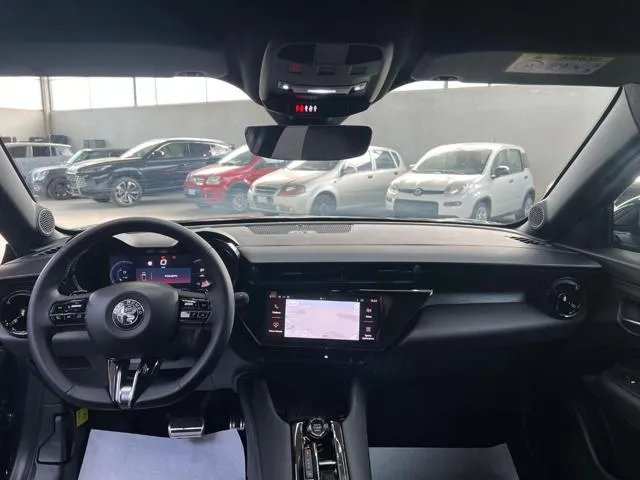 Alfa Romeo Junior 1.2 145 CV Hybrid eDCT6 Speciale PACK TECHNO - Foto 8