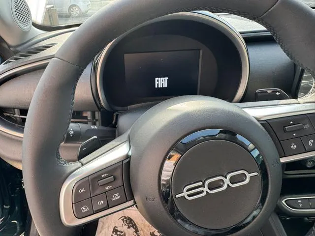 Fiat 600 Hybrid 110 CV DCT MHEV Business - Foto 9