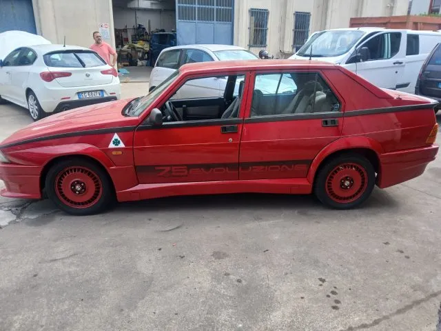 Alfa romeo 75 - dettaglio 1